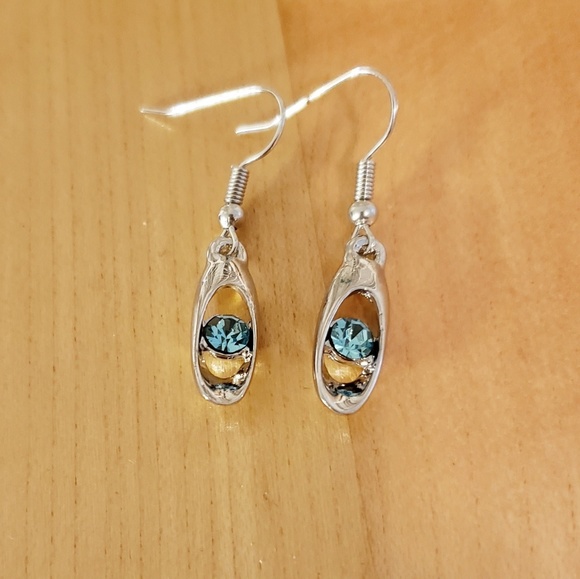 🆕️Silver Blue Austrian Crystal Dangle Earrings - Picture 2 of 6